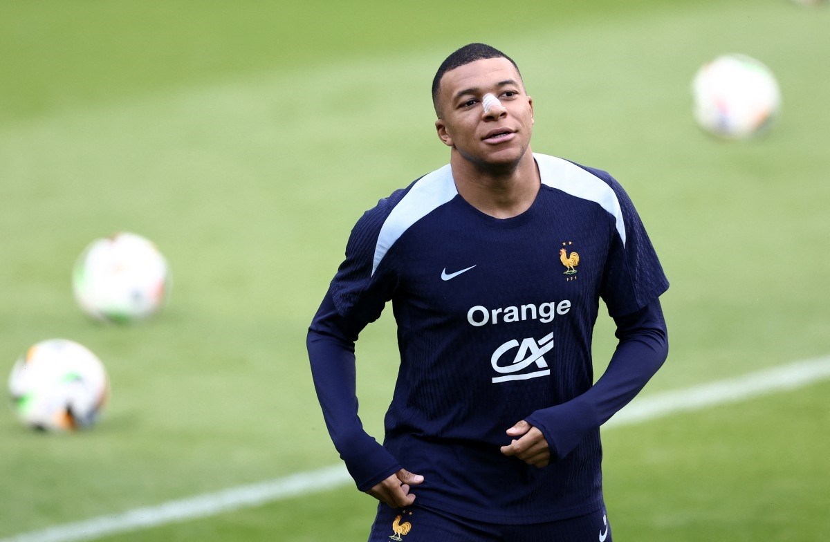 Nguy cơ Mbappe bị cấm thi đấu trước Hà Lan tại Euro 2024 vì lý do này